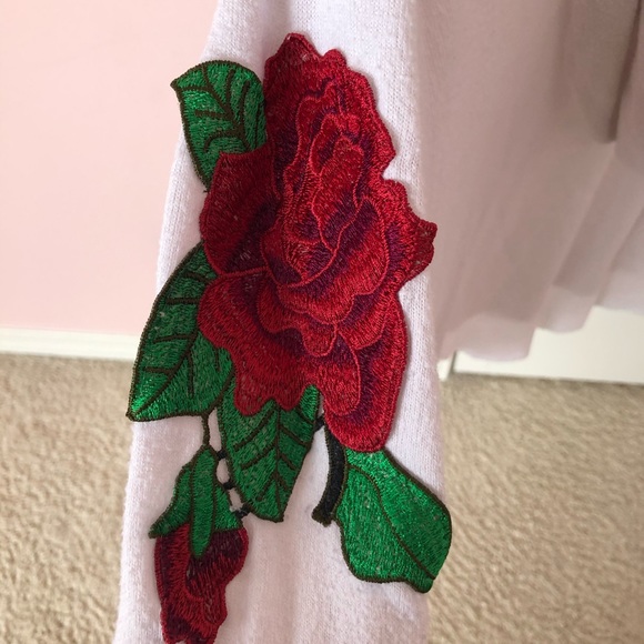 Sirens white crop top w/ rose flower print - Picture 4 of 4